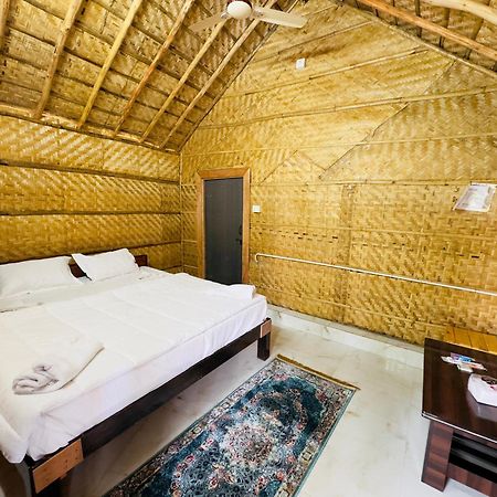 Tamarind Tree Way Side Amenities Hotell Hospet Eksteriør bilde