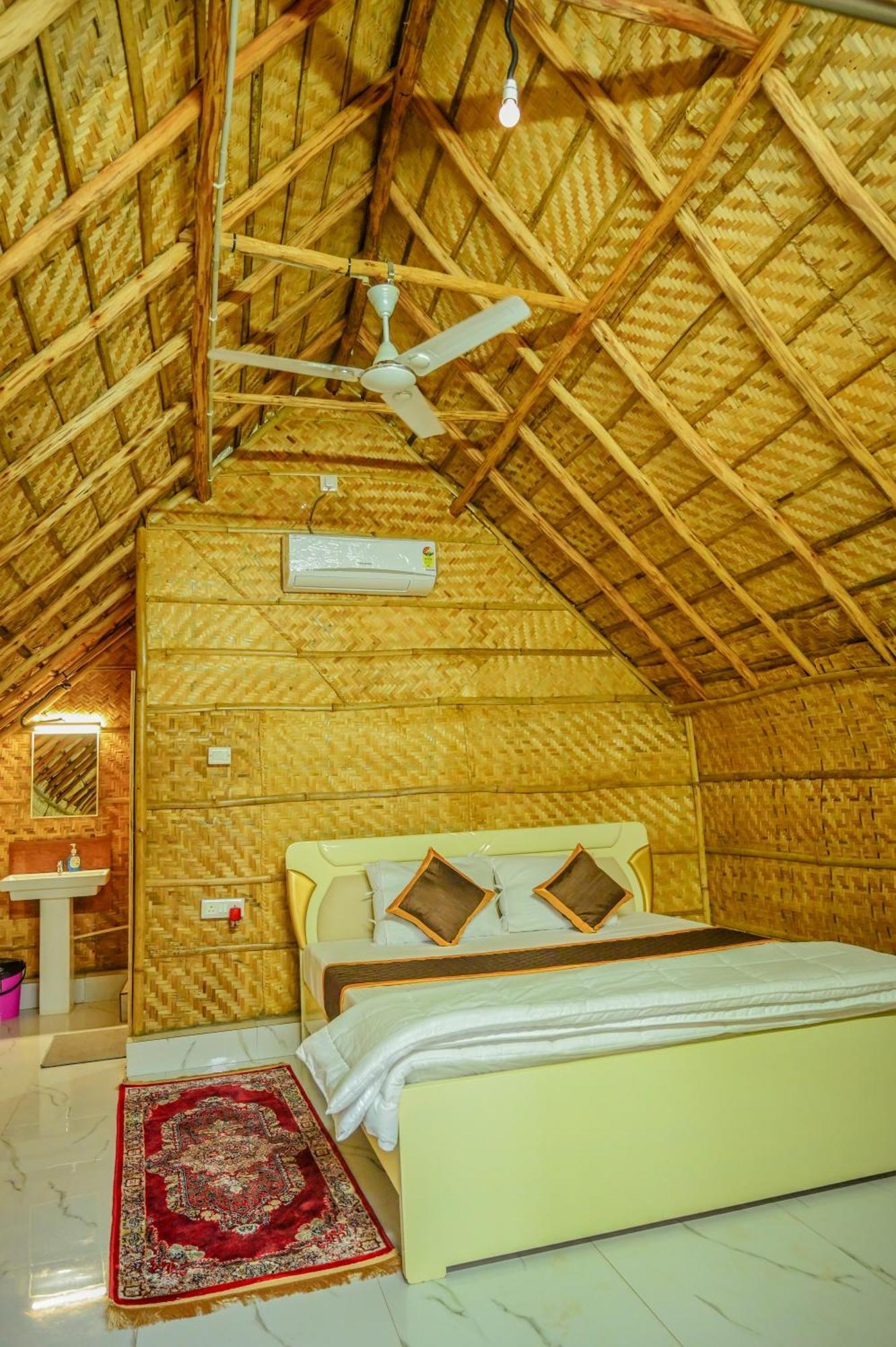 Tamarind Tree Way Side Amenities Hotell Hospet Eksteriør bilde