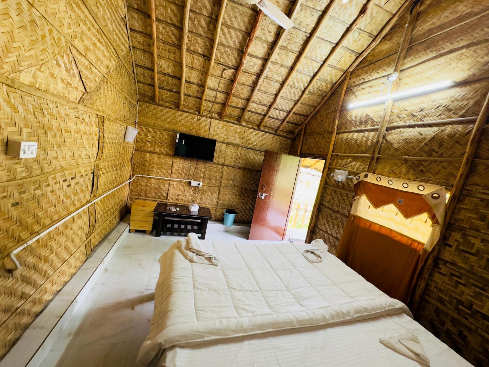 Tamarind Tree Way Side Amenities Hotell Hospet Eksteriør bilde