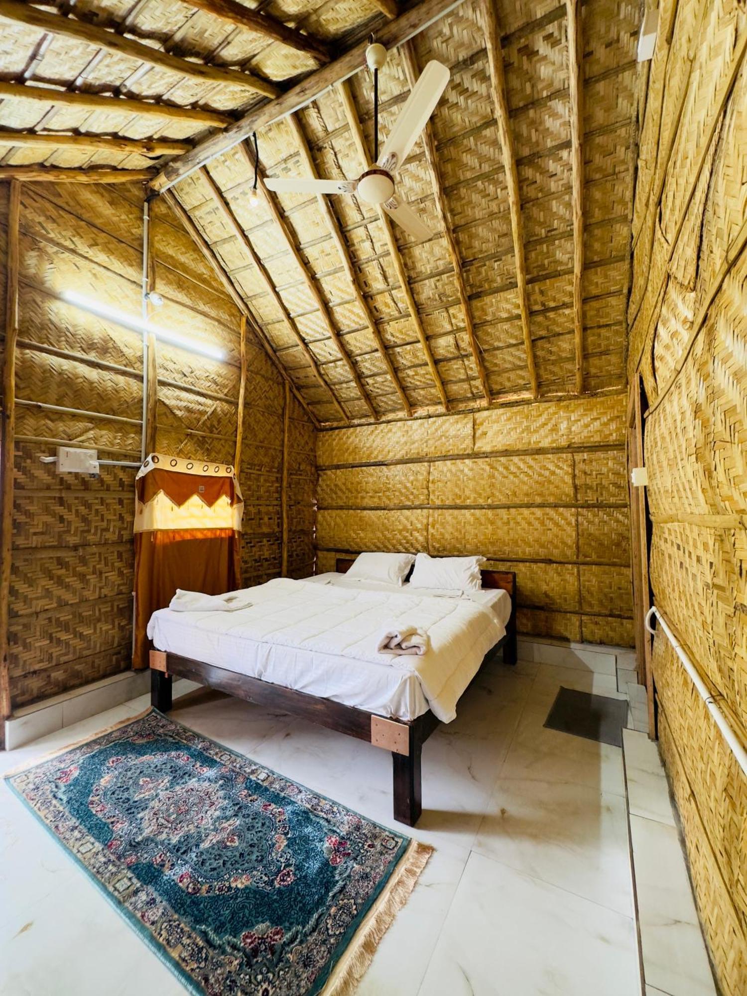 Tamarind Tree Way Side Amenities Hotell Hospet Eksteriør bilde