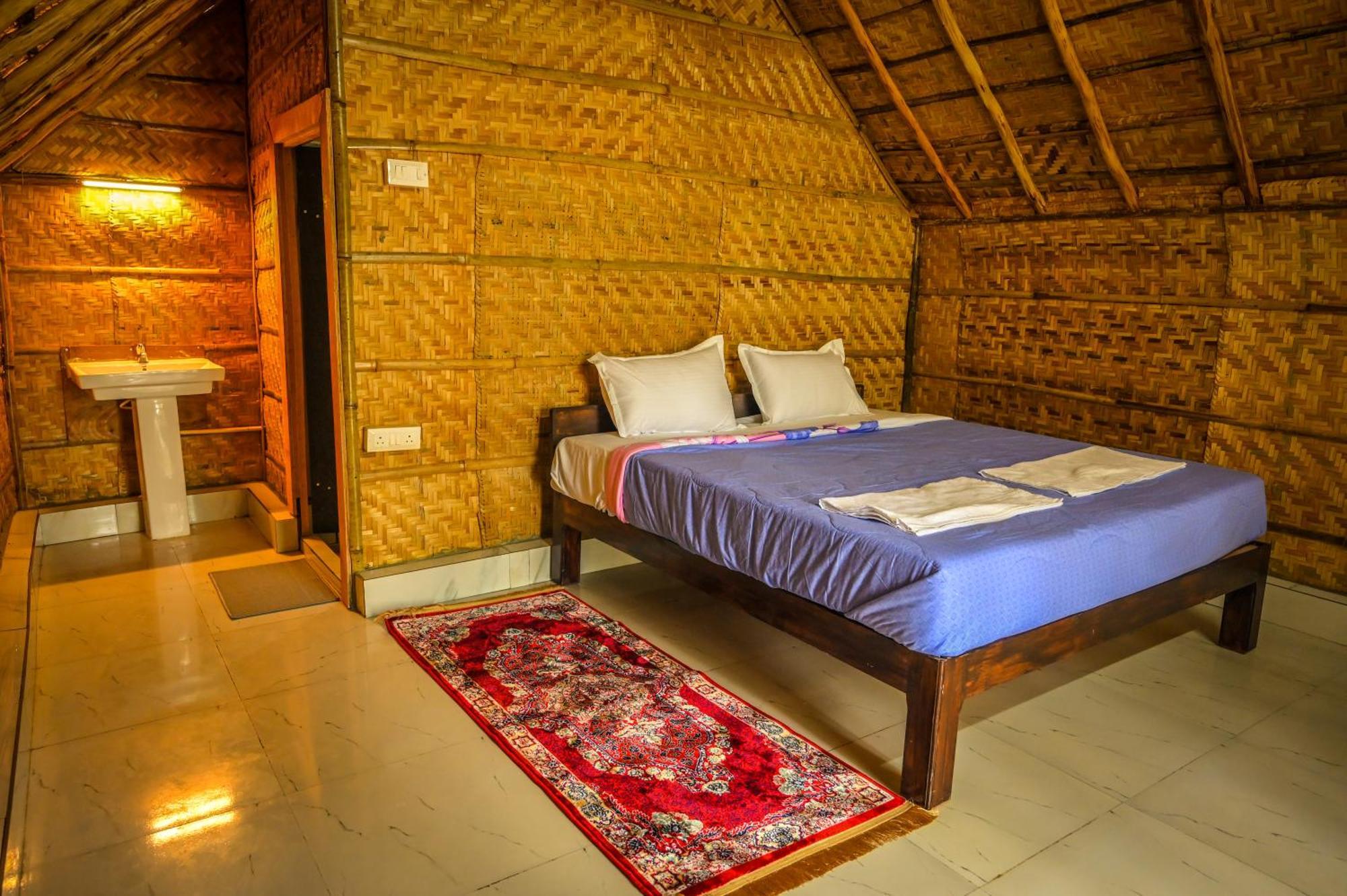 Tamarind Tree Way Side Amenities Hotell Hospet Eksteriør bilde